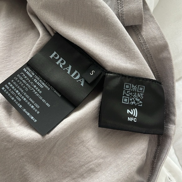 Men’s - Black label Prada tshirt - Small - Picture 4 of 5